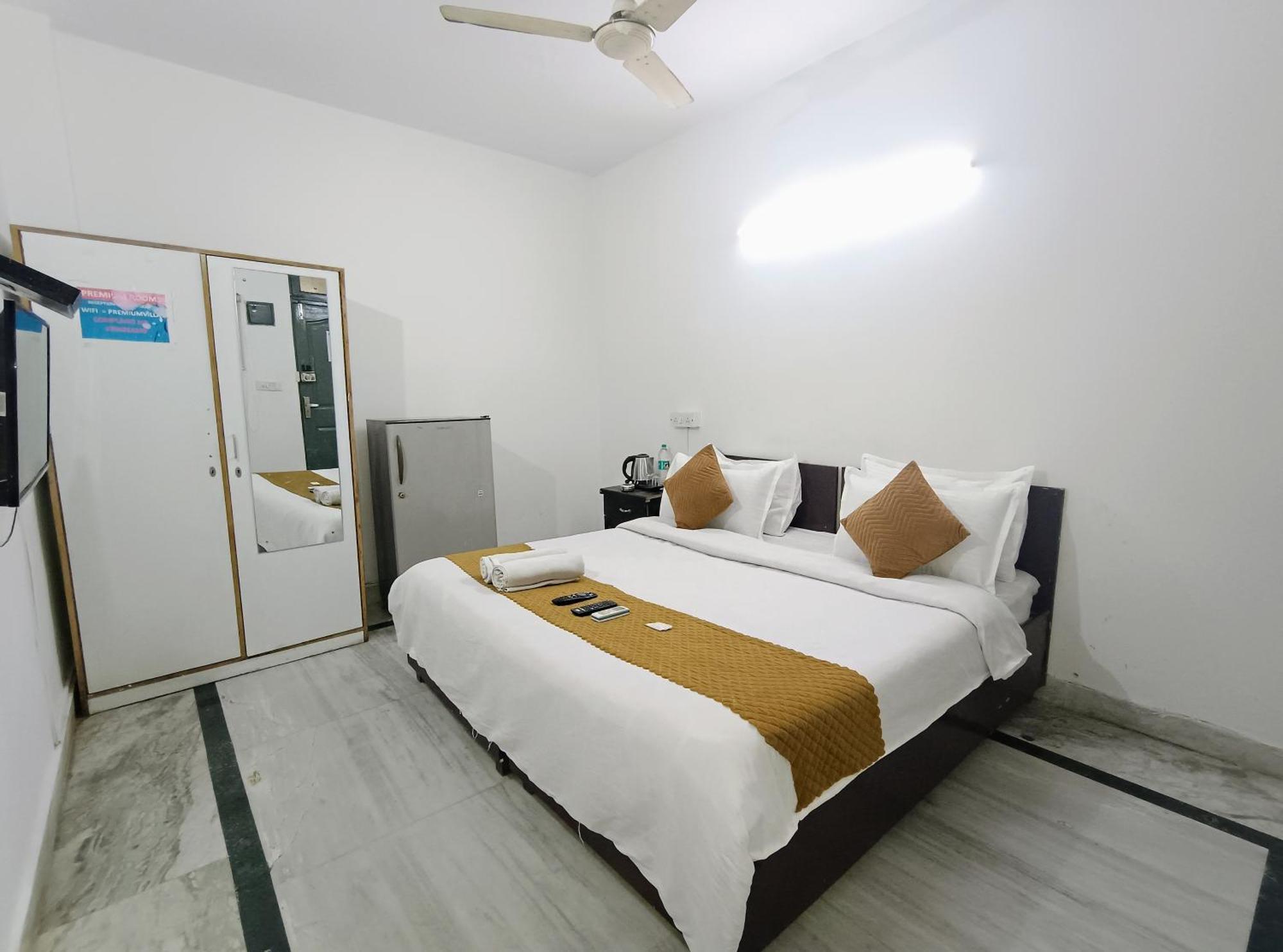 Hotel Hauz Khas Fort View Нью-Делі Екстер'єр фото